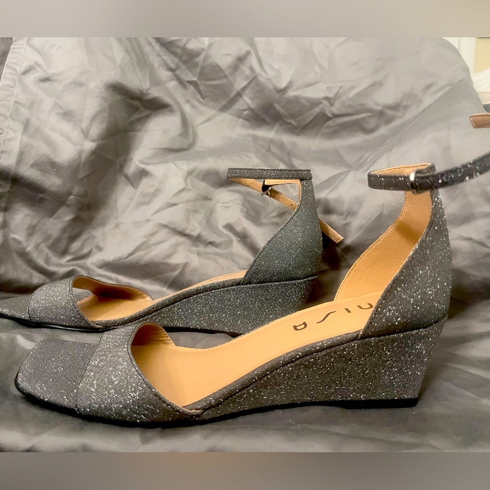 Unisa Women’s Dark Grey Sparkle Grey wedges- New w/o tags Size 11M